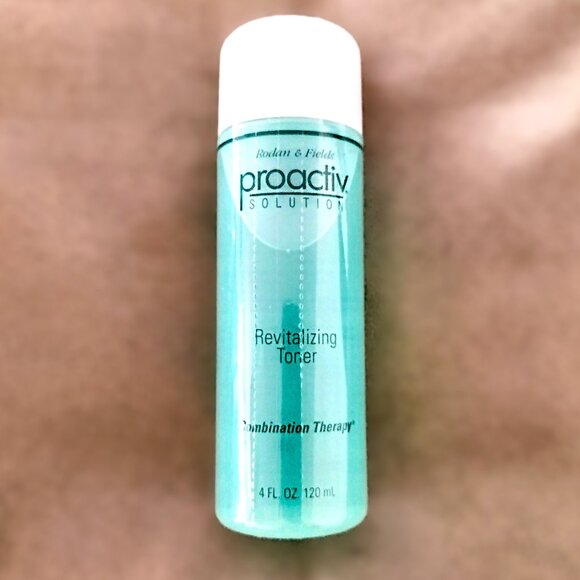 Proactiv Solution Revitalizing TONER Comb Therapy 4 Oz Rodan Fields ~ NEW/Sealed - Picture 1 of 5